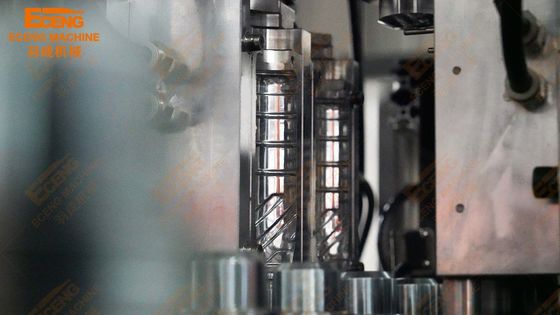 Moldeado automático lleno de la botella del animal doméstico que hace máquina 50KW 28 milímetros