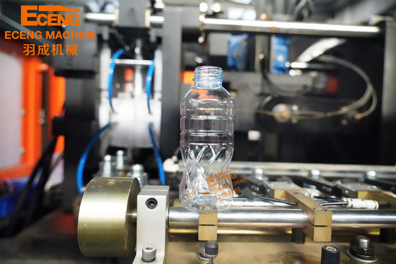 Bebida plástica de la CDS del jugo del agua del estiramiento de la máquina de 4 cavidades que sopla de la botella automática llena del ANIMAL DOMÉSTICO