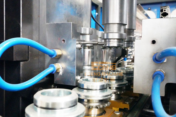 Máquina automática del moldeo por insuflación de aire comprimido de la cavidad del tarro 2 del animal doméstico con la alimentación de la mano del objeto semitrabajado