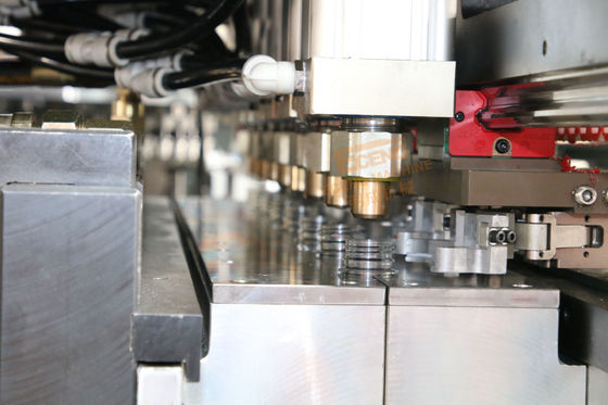Ocho botella plástica de alto rendimiento automática de la máquina 16000 BPH del moldeo por insuflación de aire comprimido del animal doméstico de Cavitys