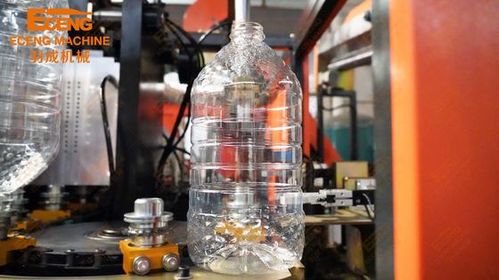 Cavidad de la máquina Q5L1 1 de la botella de aceite del estiramiento de 900BPH que sopla 5L
