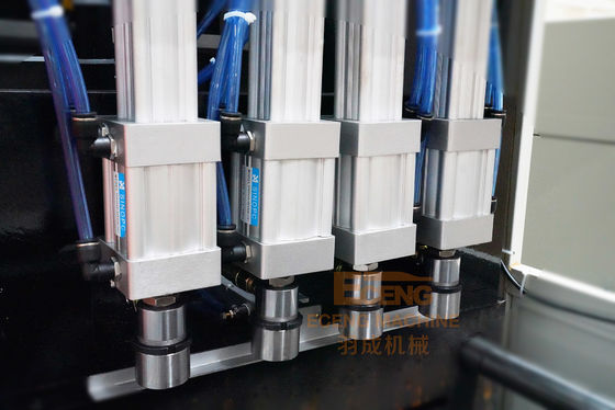 CE ISO Máquina de soplado de botellas de PET de estiramiento semiautomática 300KG YC-2L-4 2600-2800BPH