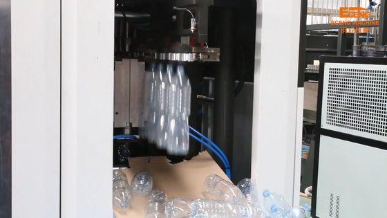 Control del PLC del DELTA del moldeo por insuflación de aire comprimido de SMC que sopla de la máquina 4 del ANIMAL DOMÉSTICO automático de la cavidad